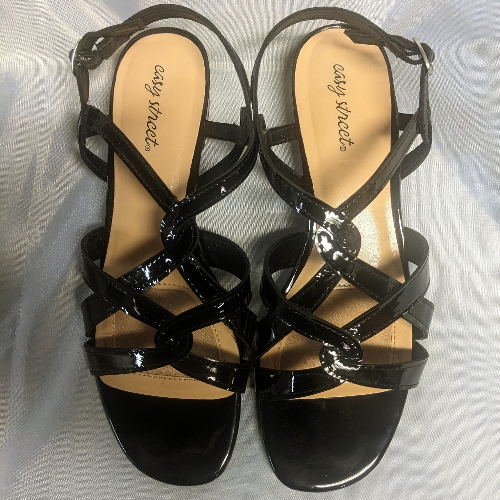 EXTRA WIDE Comfortable Slightly used sandals
